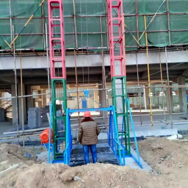 液壓升降貨梯施工現(xiàn)場