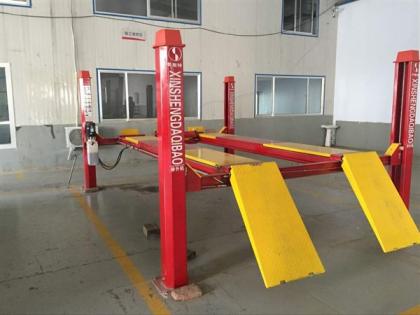 汽車舉升機(jī)4(汽車舉升機(jī)價(jià)格多少錢一臺(tái))