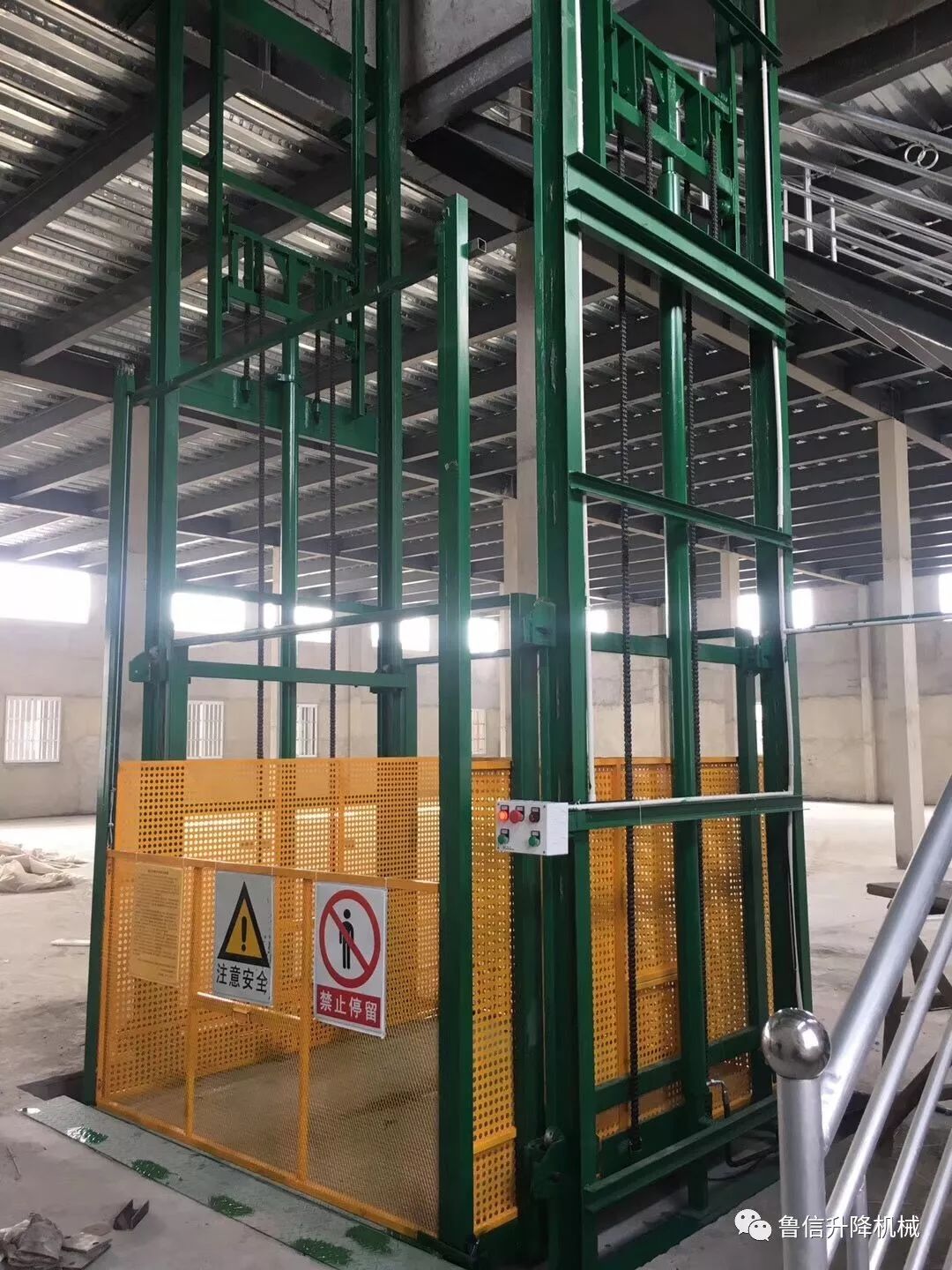 液壓升降貨梯的價格是多少？