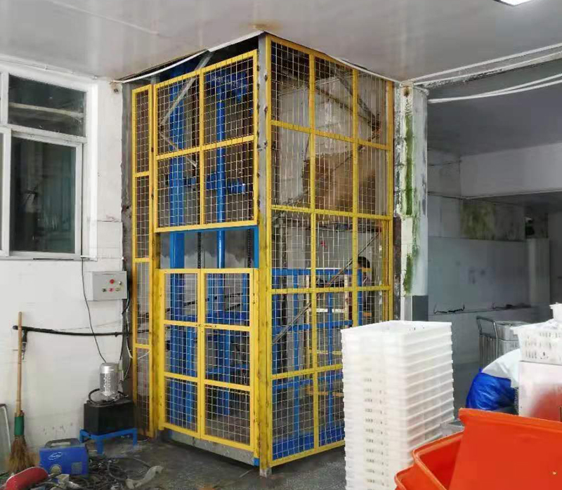 建筑貨梯軌道升降機_導軌式升降貨梯是特種設備嗎_導軌式升降貨梯介休如何設計