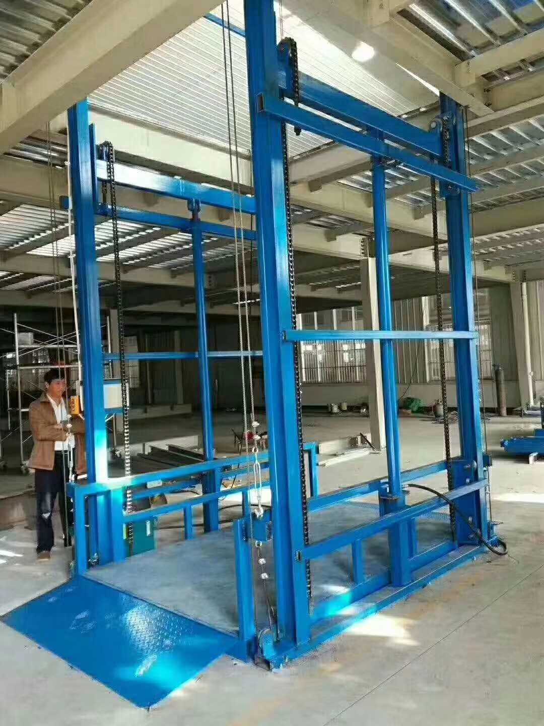 鏈條貨梯怎樣安裝_22米鏈條升降貨梯如何控制_鏈條升降機工作原理