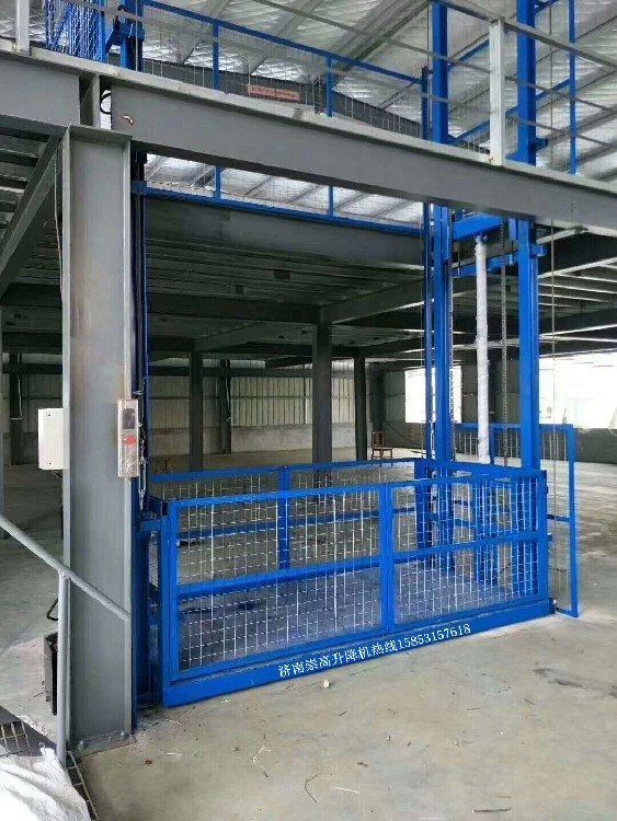 鏈條升降機工作原理_22米鏈條升降貨梯如何控制_導軌鏈條液壓升降貨梯